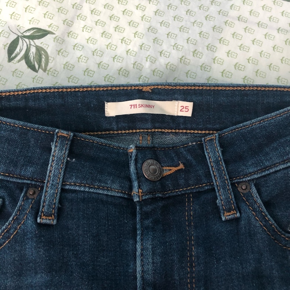 LEVI’S 711 jeans